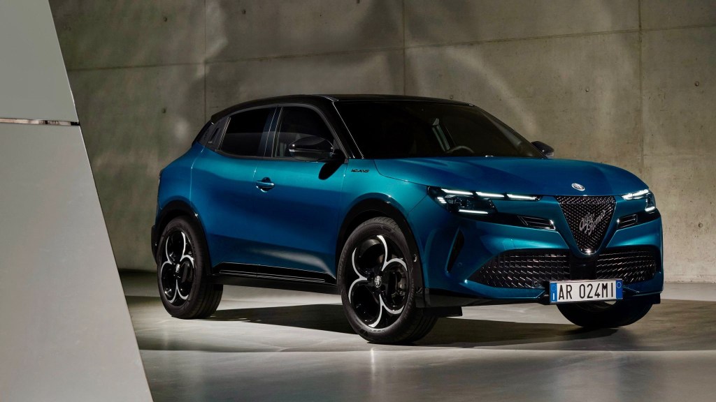 Front three-quarter of a blue Alfa Romeo Junior, formerly Milano