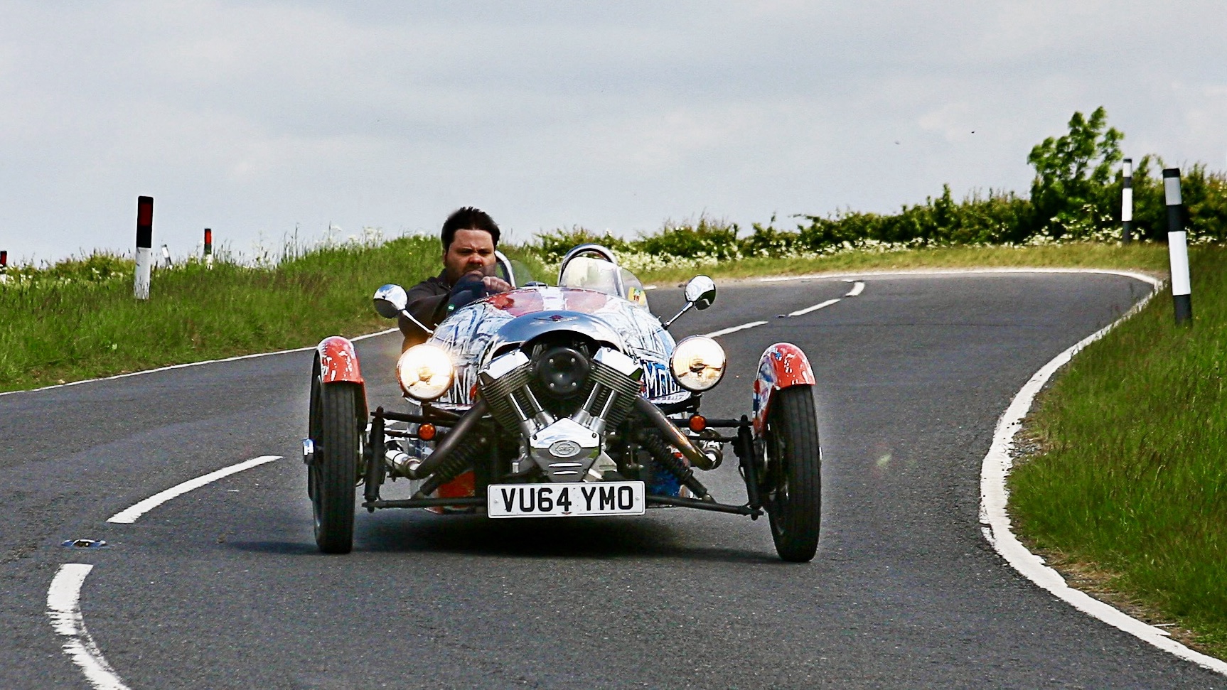 Keith WR Jones driving Ian Banu-Cook's PopBangColour-liveried Morgan 3-Wheeler