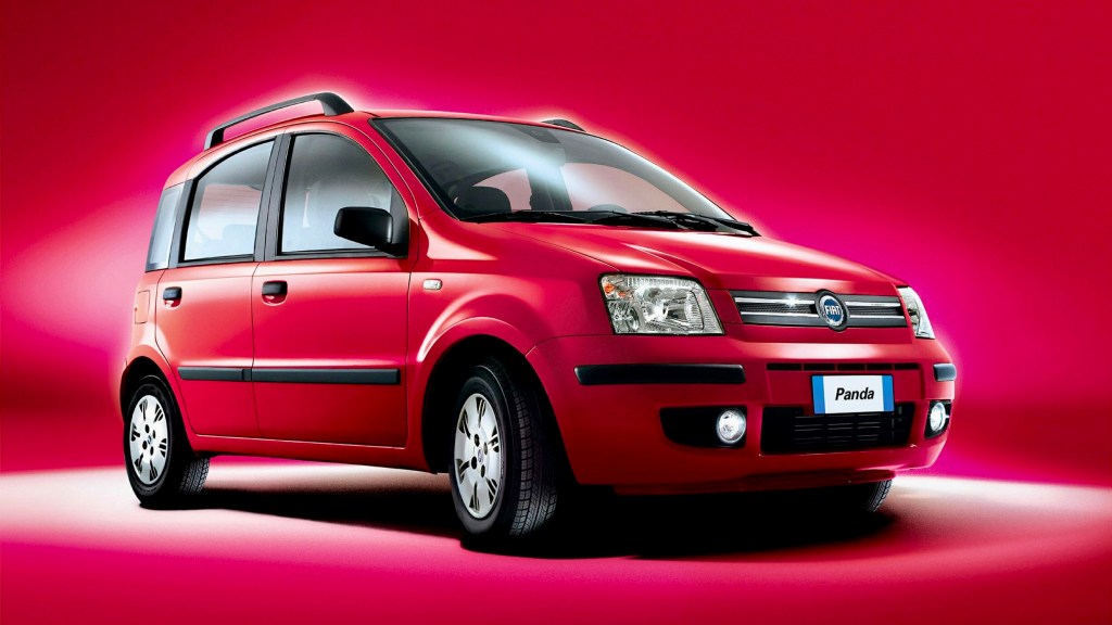 Front three-quarters of a red Fiat Panda, formerly Gingo