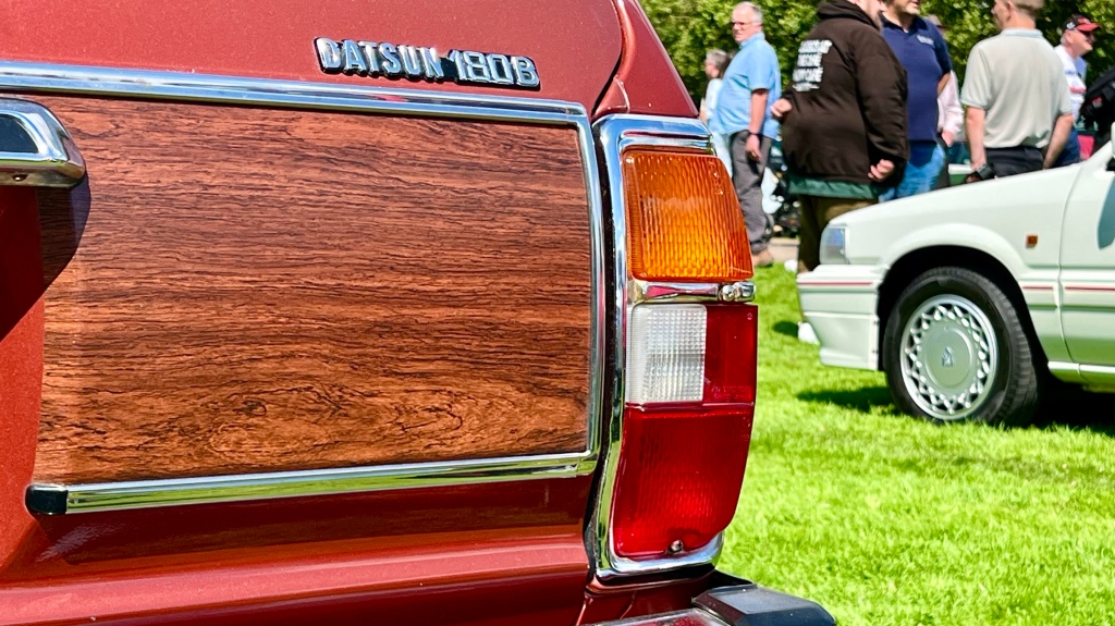 Faux wood tailgate appliqué on a copper Datsun Bluebird 180B Estate