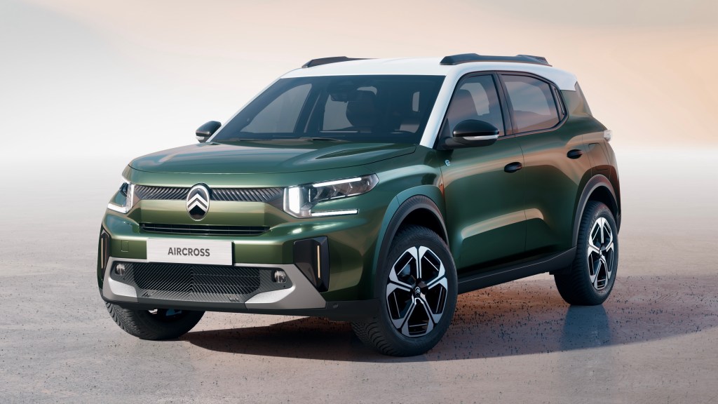 Front three-quarters of a green and white Citroën ë-C3 Aircross