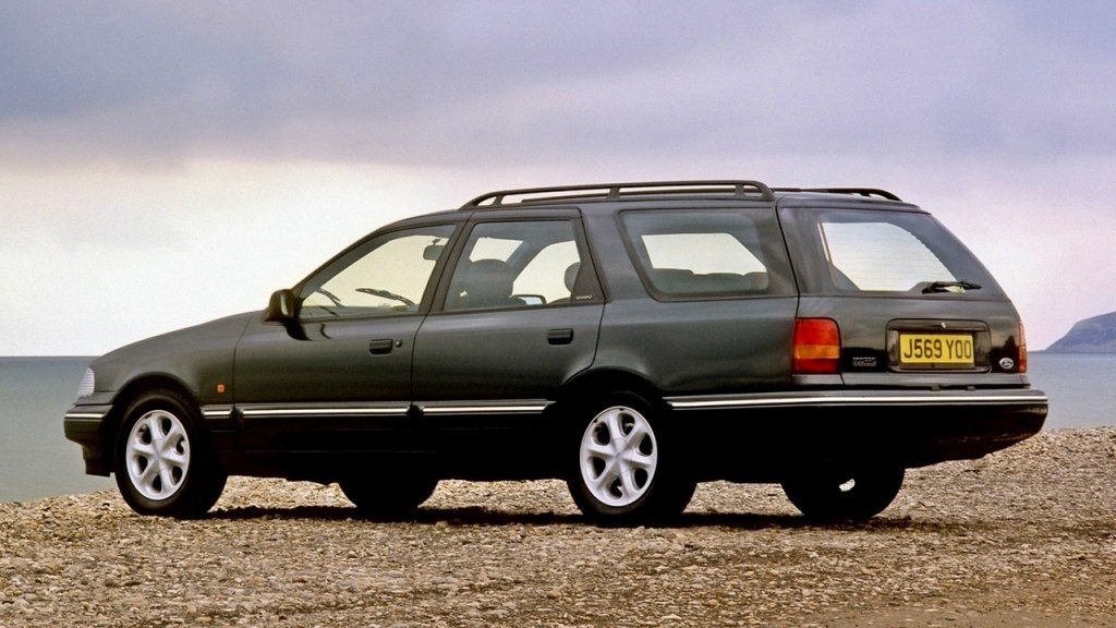 Rear three-quarter of a grey Ford Scorpio Estate