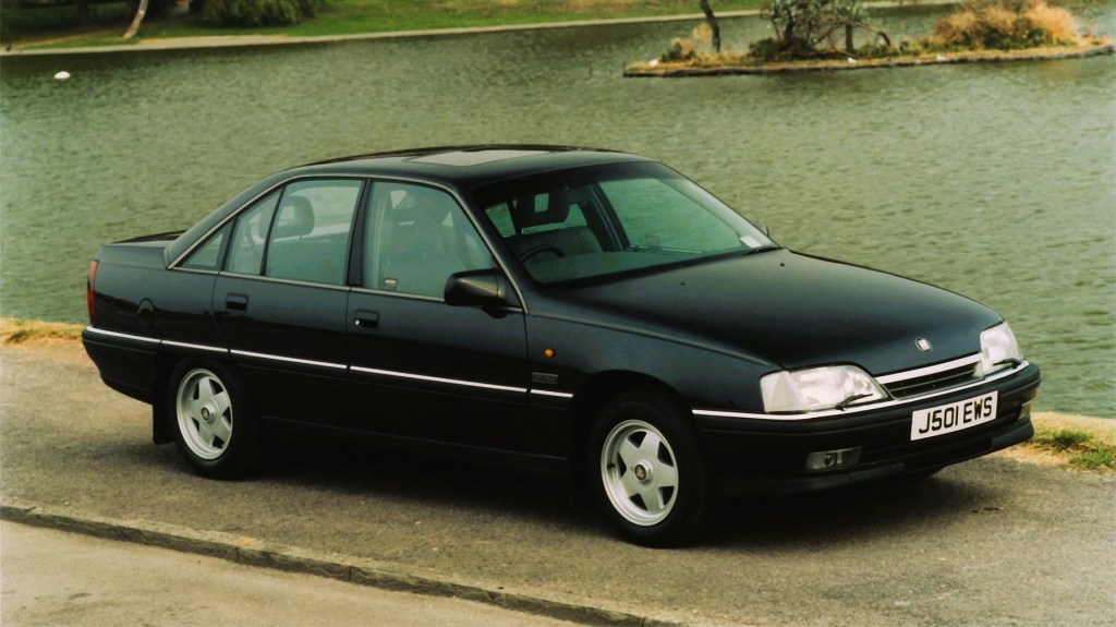 Front three-quarter of a blue Vauxhall Carlton Saloon