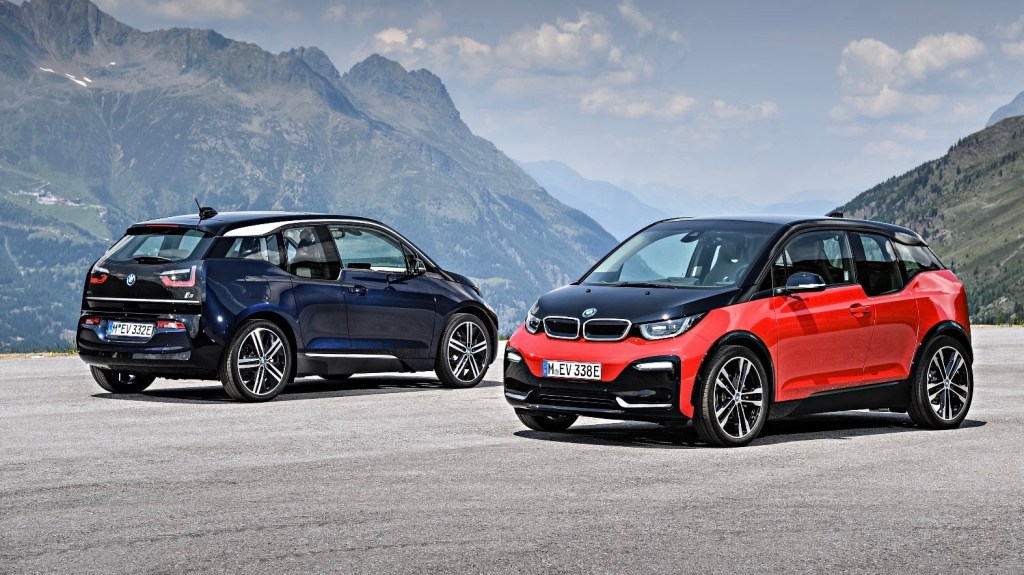 Rear three-quarter of a blue BMW i3 and front three-quarter of a red BMW i3s