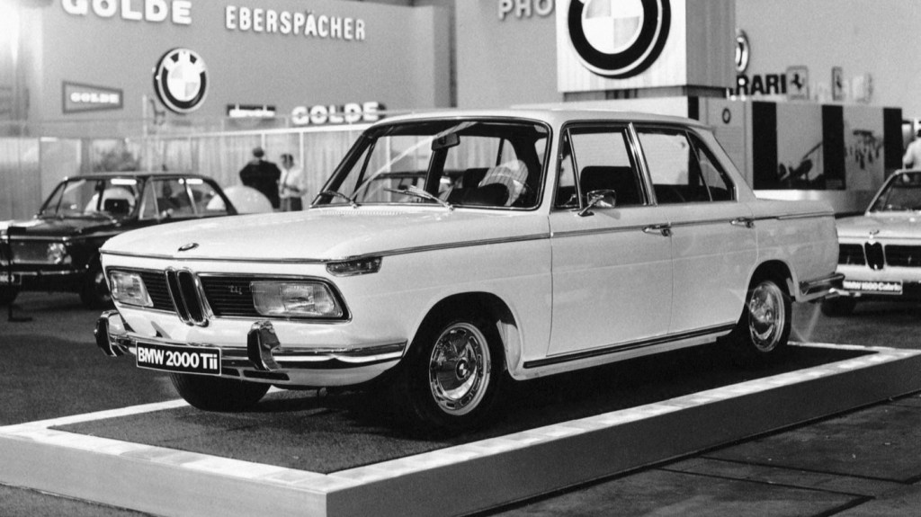 Front three-quarter of a white BMW 2000tii